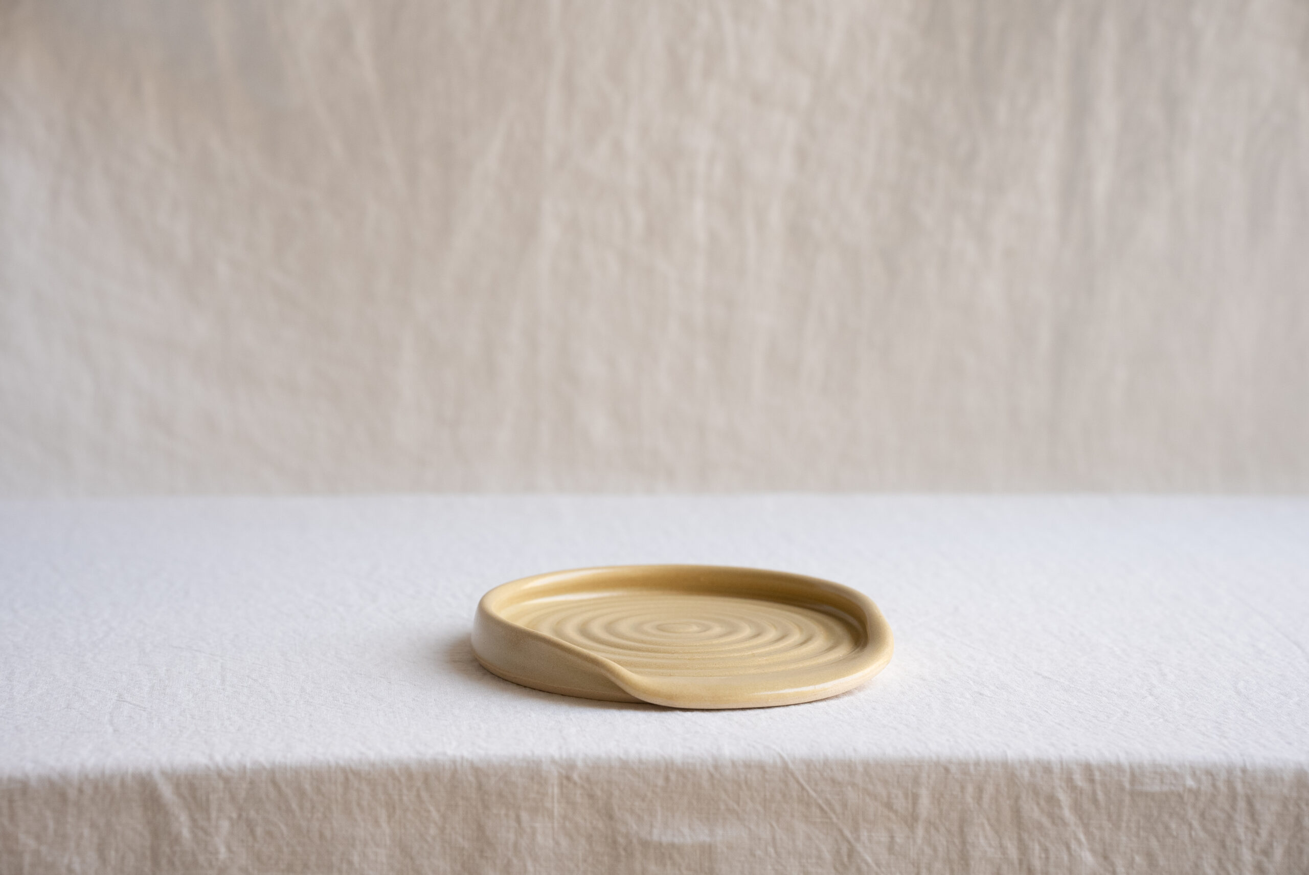 Spoon rest in 'Gold Pistachio' - Image 3