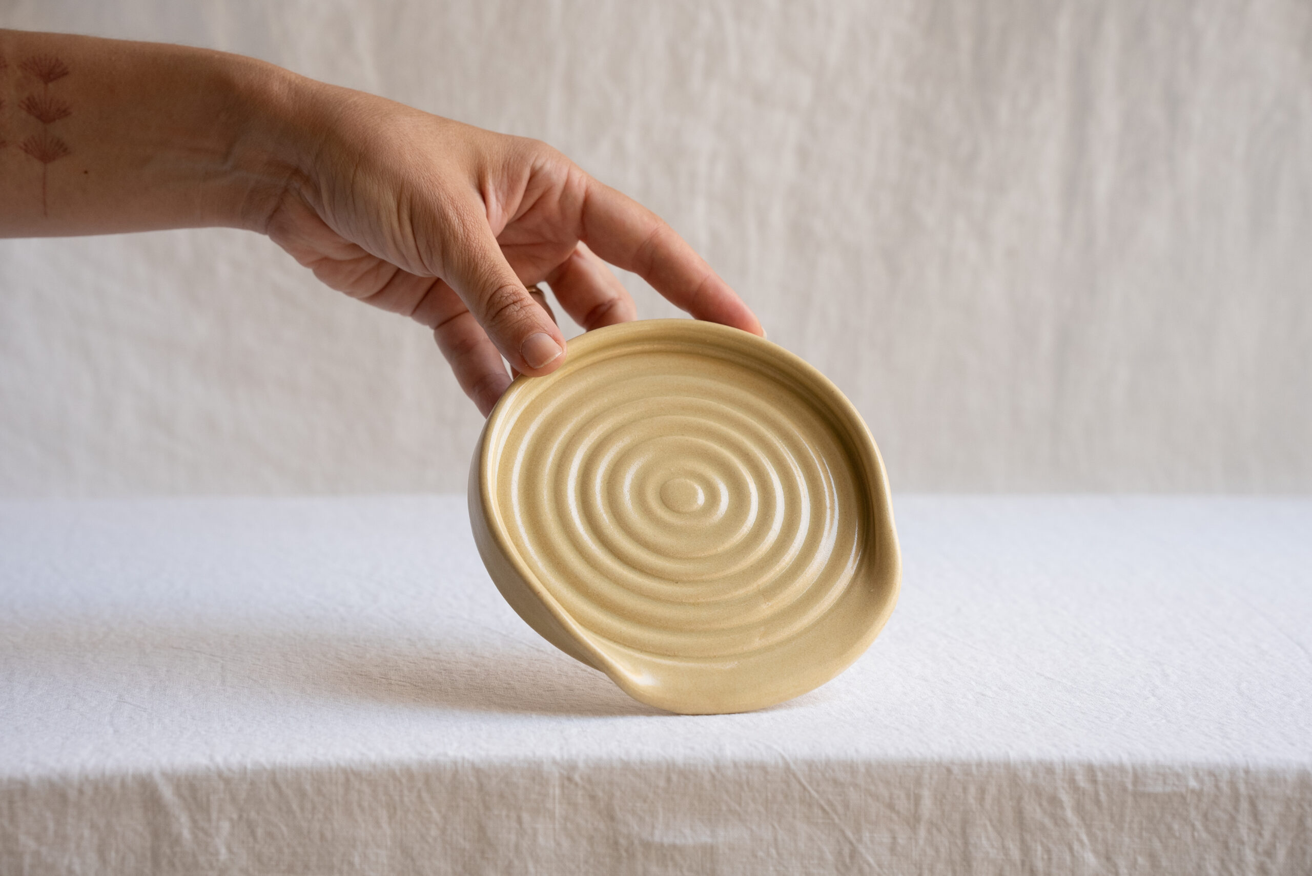 Spoon rest in 'Gold Pistachio' - Image 2