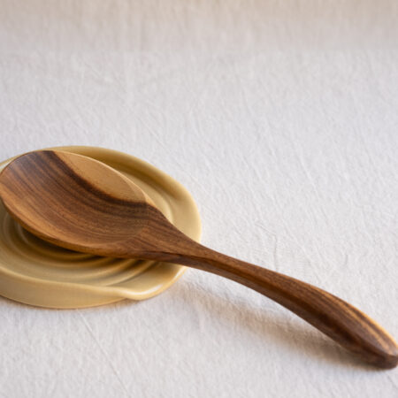 Spoon rest in 'Gold Pistachio'